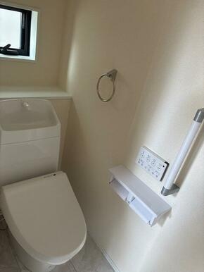 トイレでの転倒リスクを減らしてくれる手すり付き（2号棟）