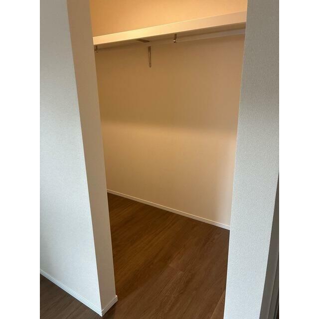 お洋服好きならコーディネートに悩むのも楽しみのひとつ（1号棟）