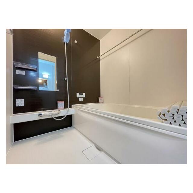 ゆったりと浸かれる1坪風呂を採用！1日の疲れを癒してくれる浴室は窓のある開放的な空間＾＾