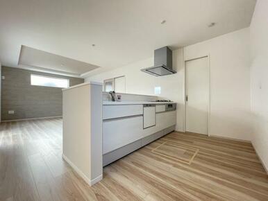 リビングの様子を見ながら家事ができるので小さなお子さまがいるご家庭も安心です＾＾