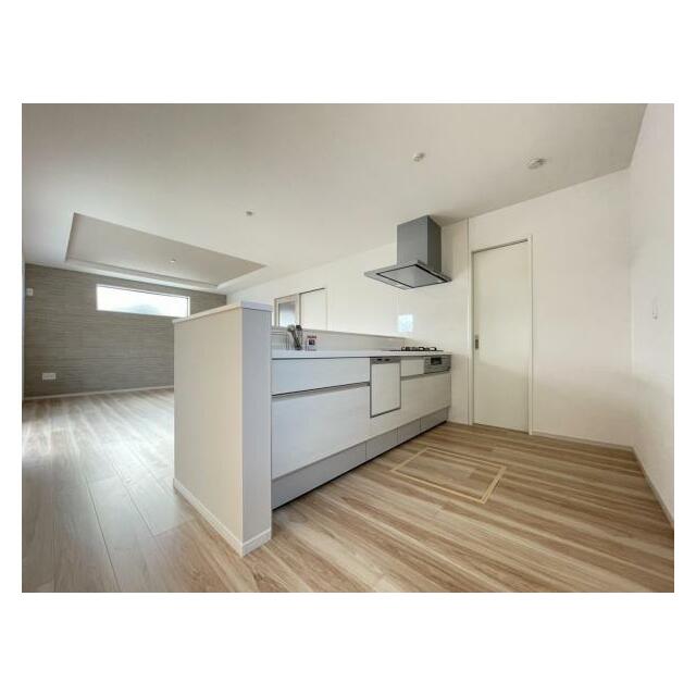 リビングの様子を見ながら家事ができるので小さなお子さまがいるご家庭も安心です＾＾