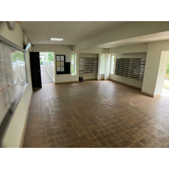 エントランスも広めです