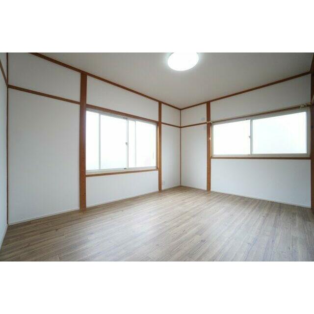 1階6帖洋室。クロス・床の張替を行いました！