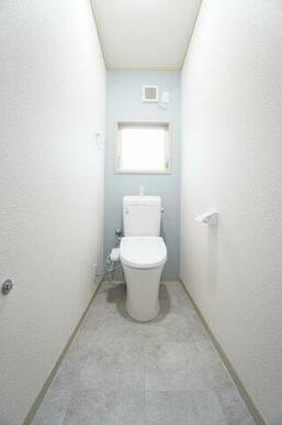 トイレも新品に交換！クロス・床の張替えも行い、清潔感のあるスッキリとした空間に♪