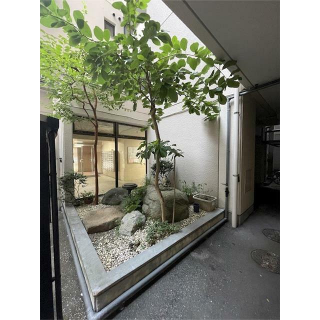 エントランスから見えるエントランスガーデン♪