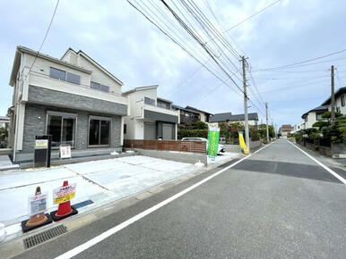 1号棟 外観 ※奥は2号棟・販売済