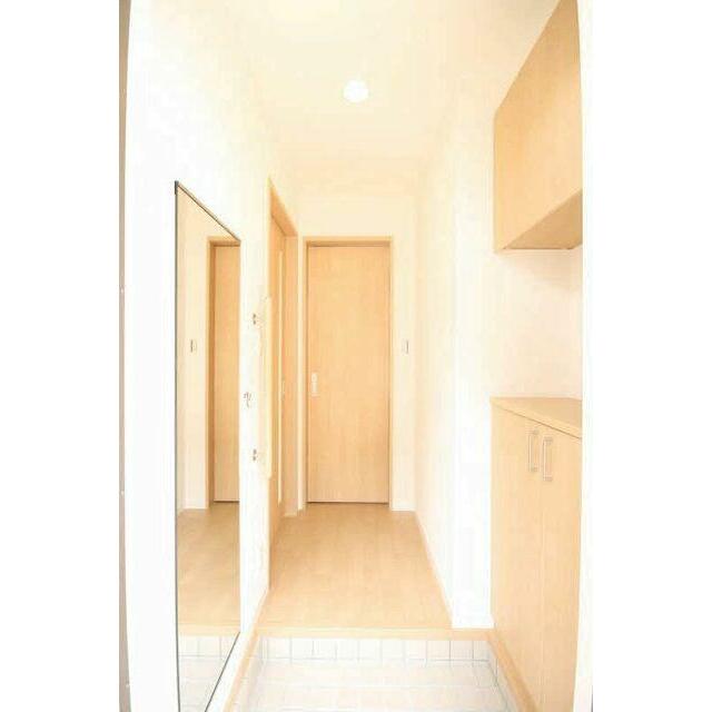 【玄関】シューズＢＯＸ、全身ミラー、床タイル貼！