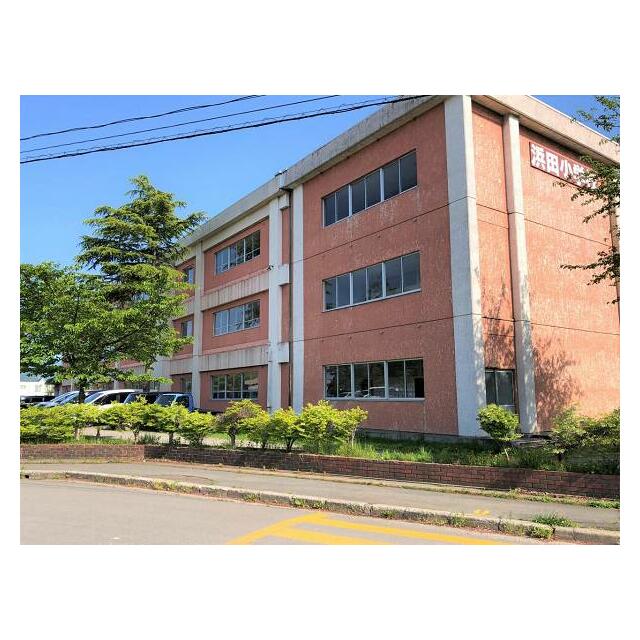 浜田小学校まで徒歩12分（約900ｍ）