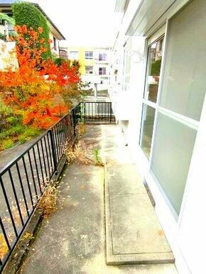 暖かな日差しがふりそそぎます