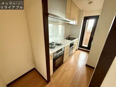 キッチンは調理に集中できる空間♪