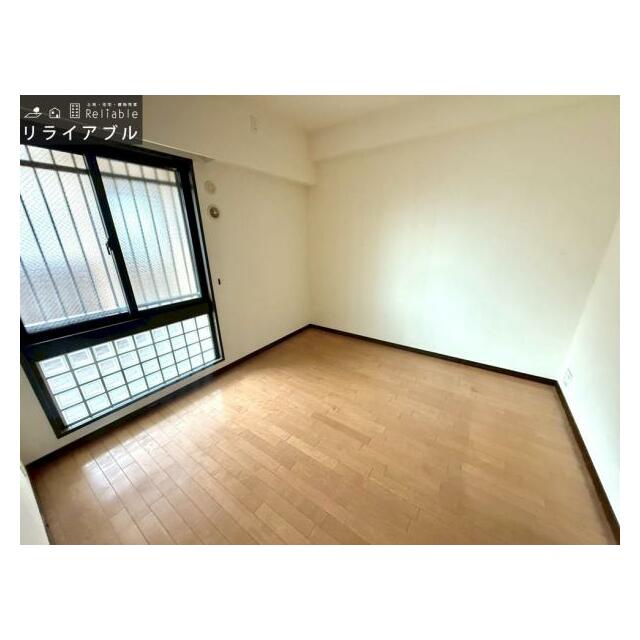 約6帖の洋室。収納付きで寝室におすすめ！