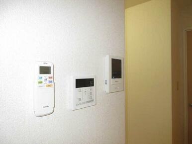 【インターホン】モニター付きインターホンなので、開ける前に来訪者をチェックできます