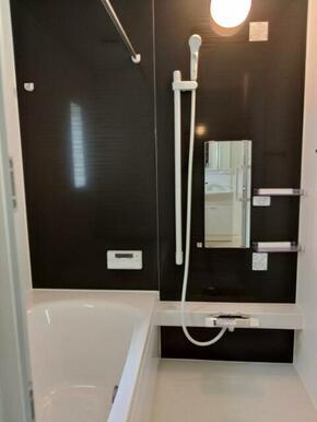 浴槽掃除の時も手すりを使って転倒防止