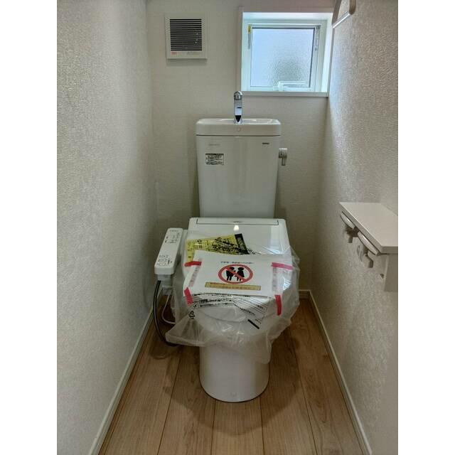 お気に入りのカバーやマット、スリッパを置いて快適空間に