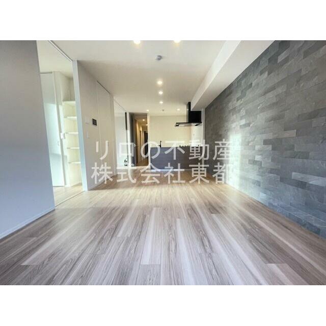 ダイニングテーブルを置いたり自由にレイアウトできます☆