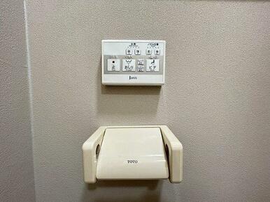 トイレ　温水洗浄機能付き