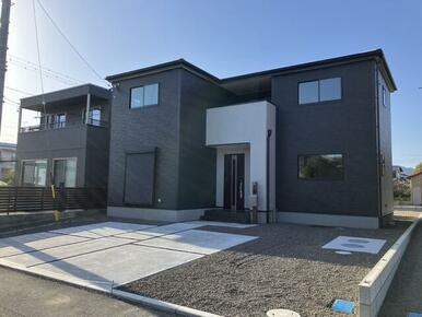 日を重ねるごとにこの佇まいに愛着が湧いてきそう（1号棟）