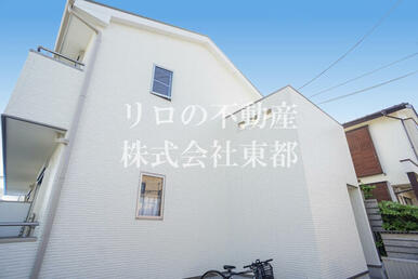 敷地内に駐車場がありますが、まず空き確認してください。