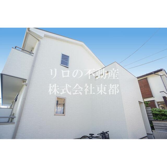 敷地内に駐車場がありますが、まず空き確認してください。