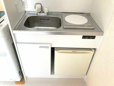 お手入れのしやすいミニキッチン※冷蔵庫は残置物