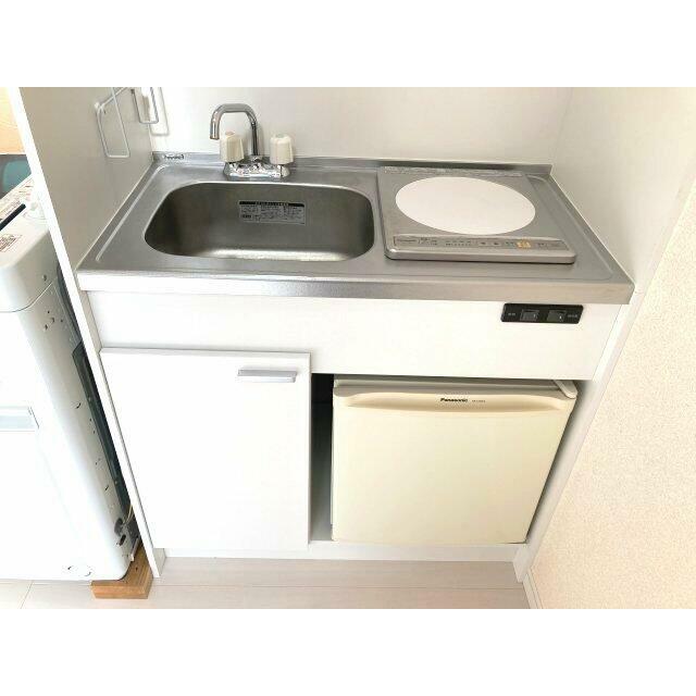 お手入れのしやすいミニキッチン※冷蔵庫は残置物