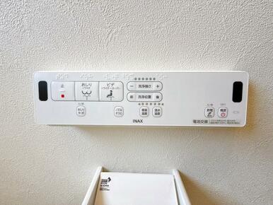 「トイレ」ウォシュレット付きでございます