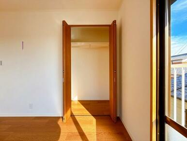 「2階南西側洋室」収納の様子