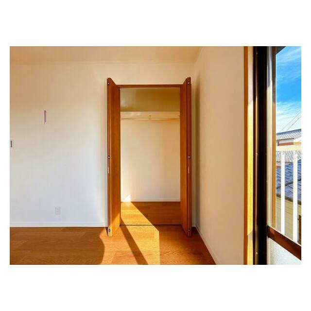 「2階南西側洋室」収納の様子