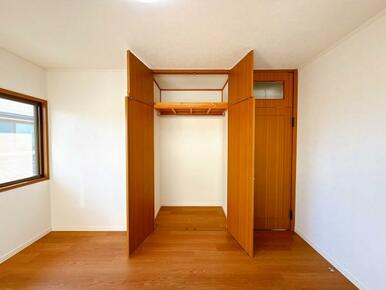 「2階南東側洋室」収納の様子