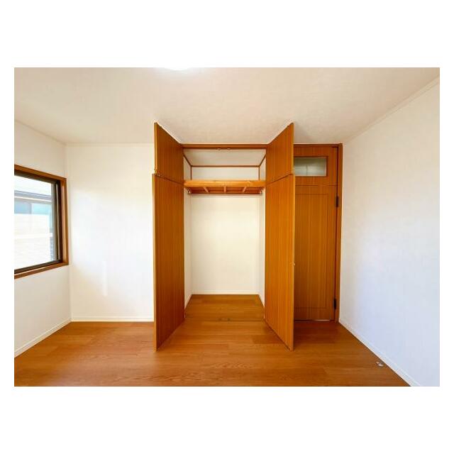 「2階南東側洋室」収納の様子