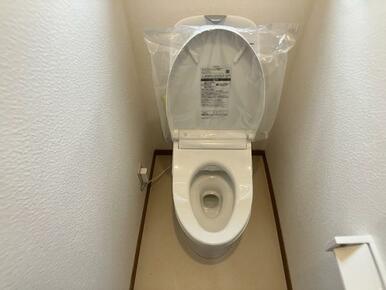 1階トイレ新品交換済みです。