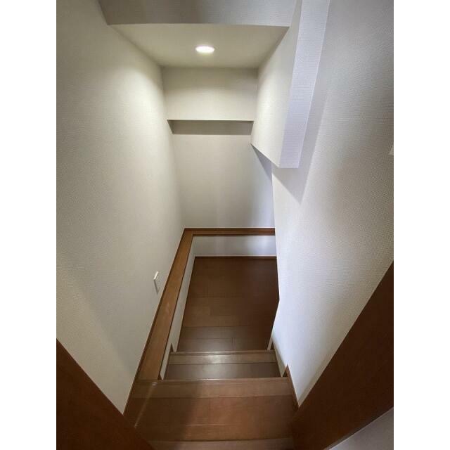 階段下床下げ収納