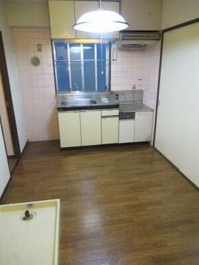 ほかの部屋の写真を使用しております。