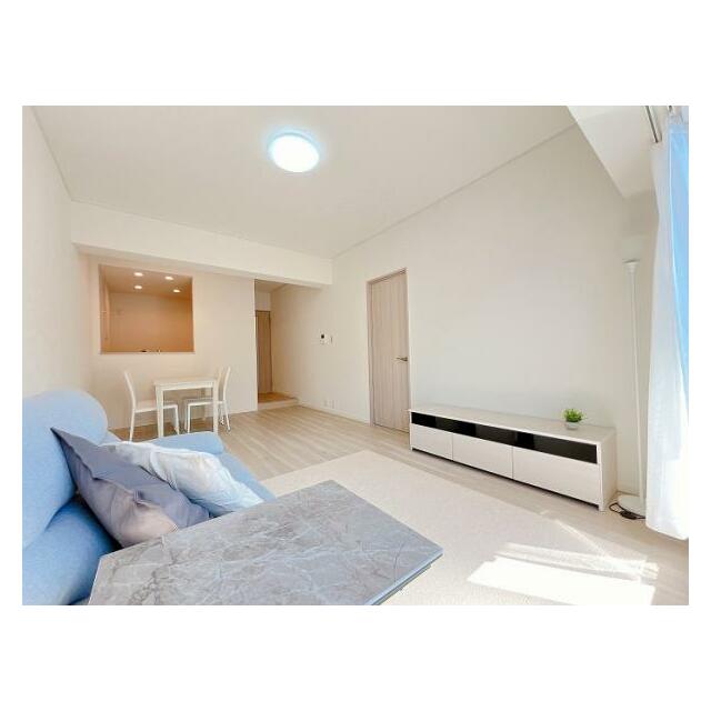 LD　クロス張替え、フロアタイル張り、照明交換、ニトリ家具がございます。