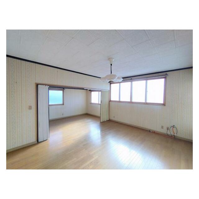 二階南東側洋室の様子です。
