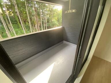 6.48㎡の広々ルーフバルコニー 洗濯物をいっぱい干せます！