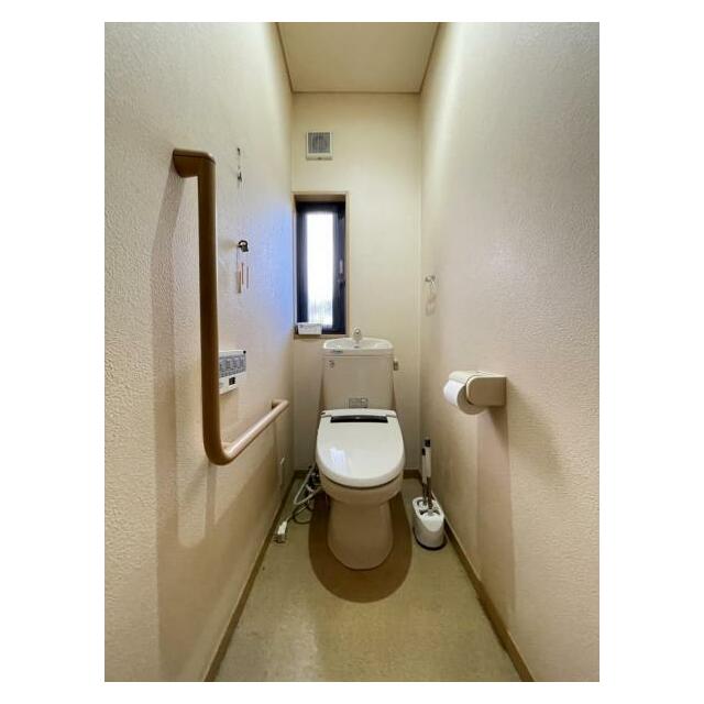 立ち上がりをサポートしてくれる手すり付き！