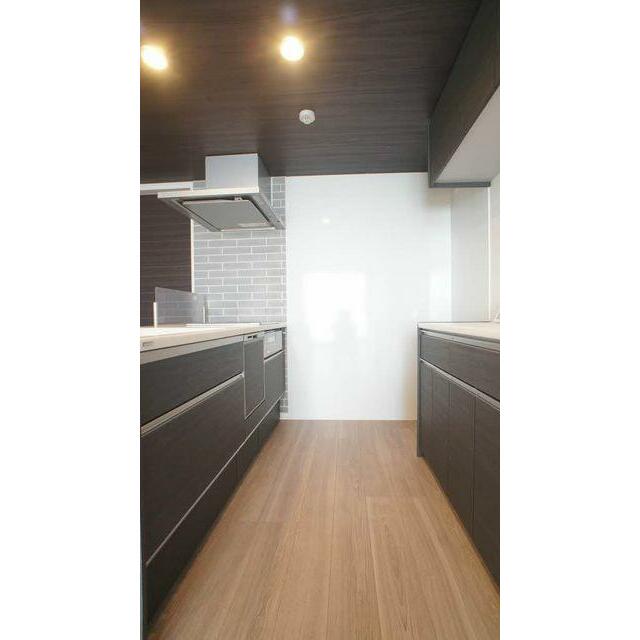 キッチンは下部に収納がございます