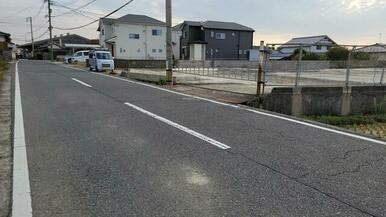 前面道路からの写真です。