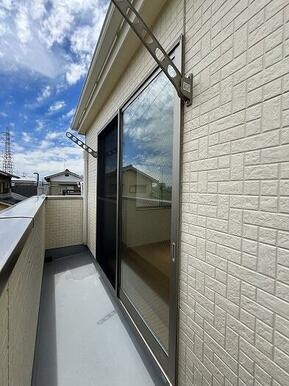 「バルコニー」南向きで、通風・日当たりともに良好です