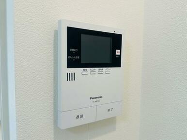 モニター付きのインターフォンで安心です