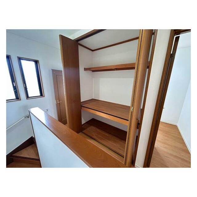 2階階段横収納