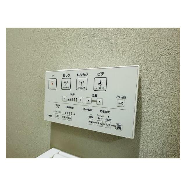ウォシュレット付きのトイレに交換済みです