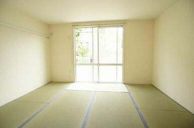 ２階の和室　８畳の和室でのーんびり♪