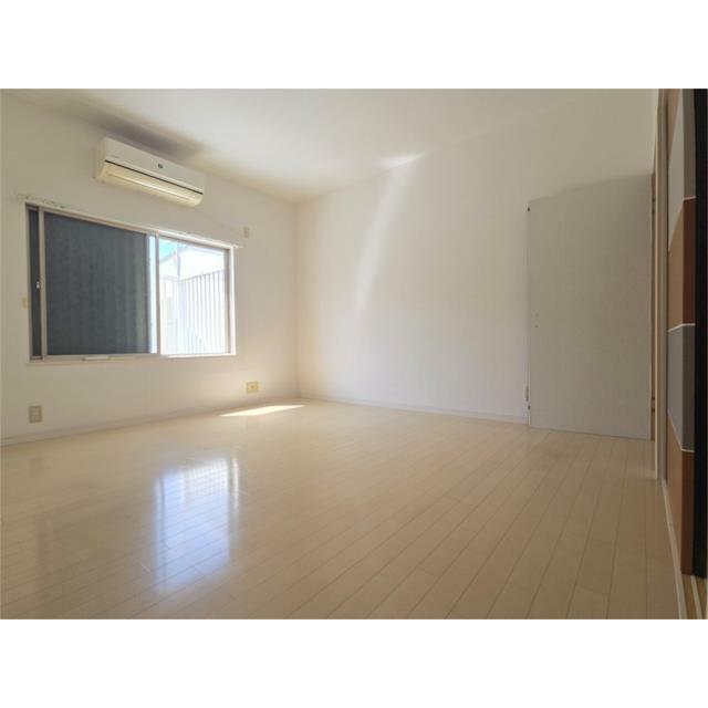 ２階洋室８．５帖