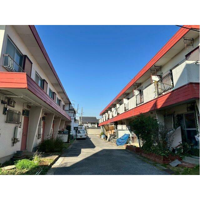 前面道路含む現地写真です