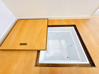 「キッチン」床下収納もございます。