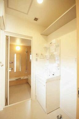 【洗面脱衣所】シャンプードレッサー、洗濯機置き場！