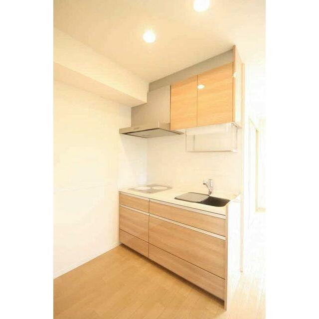 キッチンは落着いた明るめの木目調☆ＩＨクッキングヒーター（２口コンロ）！