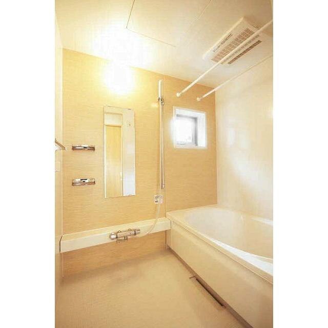 【浴室】追焚機能付き給湯、浴室暖房乾燥機、２４Ｈ換気システム、室内洗濯物干し竿！